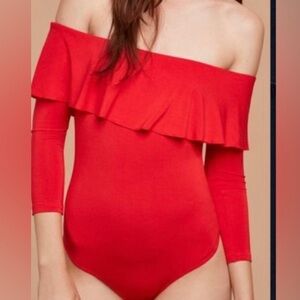 Aritzia Wilfred Chuchoter Off the Shoulder Ruffle Bodysuit in Red Size S